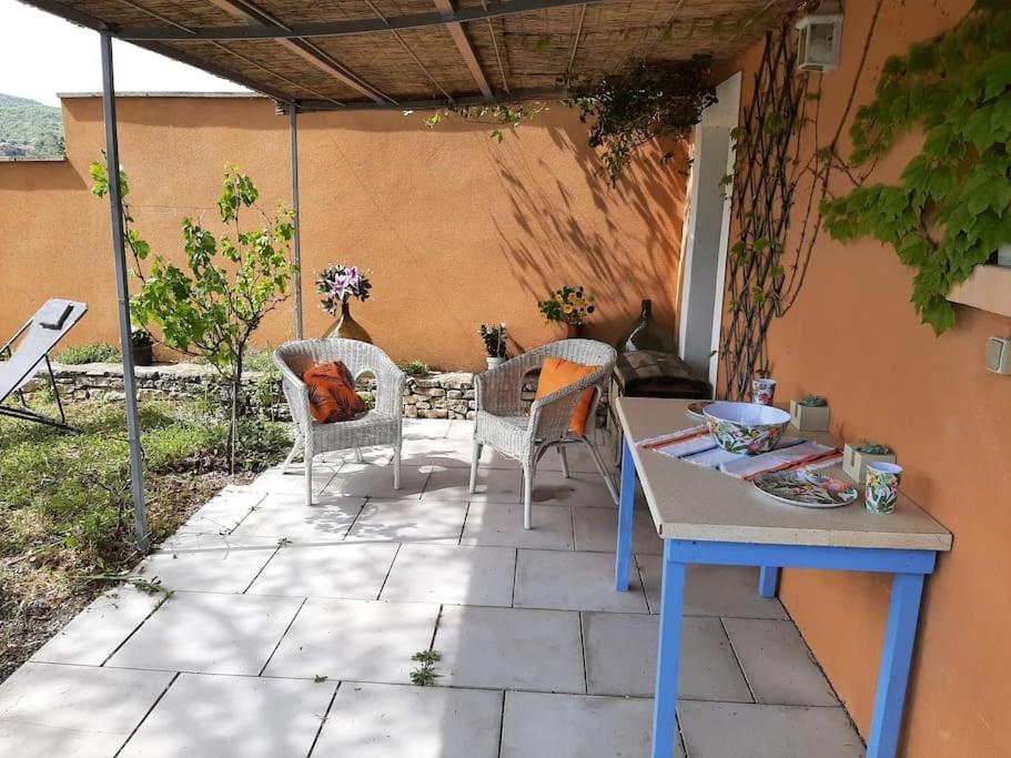 Апартаменты T.Belle Vue Panoramique Au Coeur Du Luberon 40M2 + Pergola . Jardin. P Апт Экстерьер фото