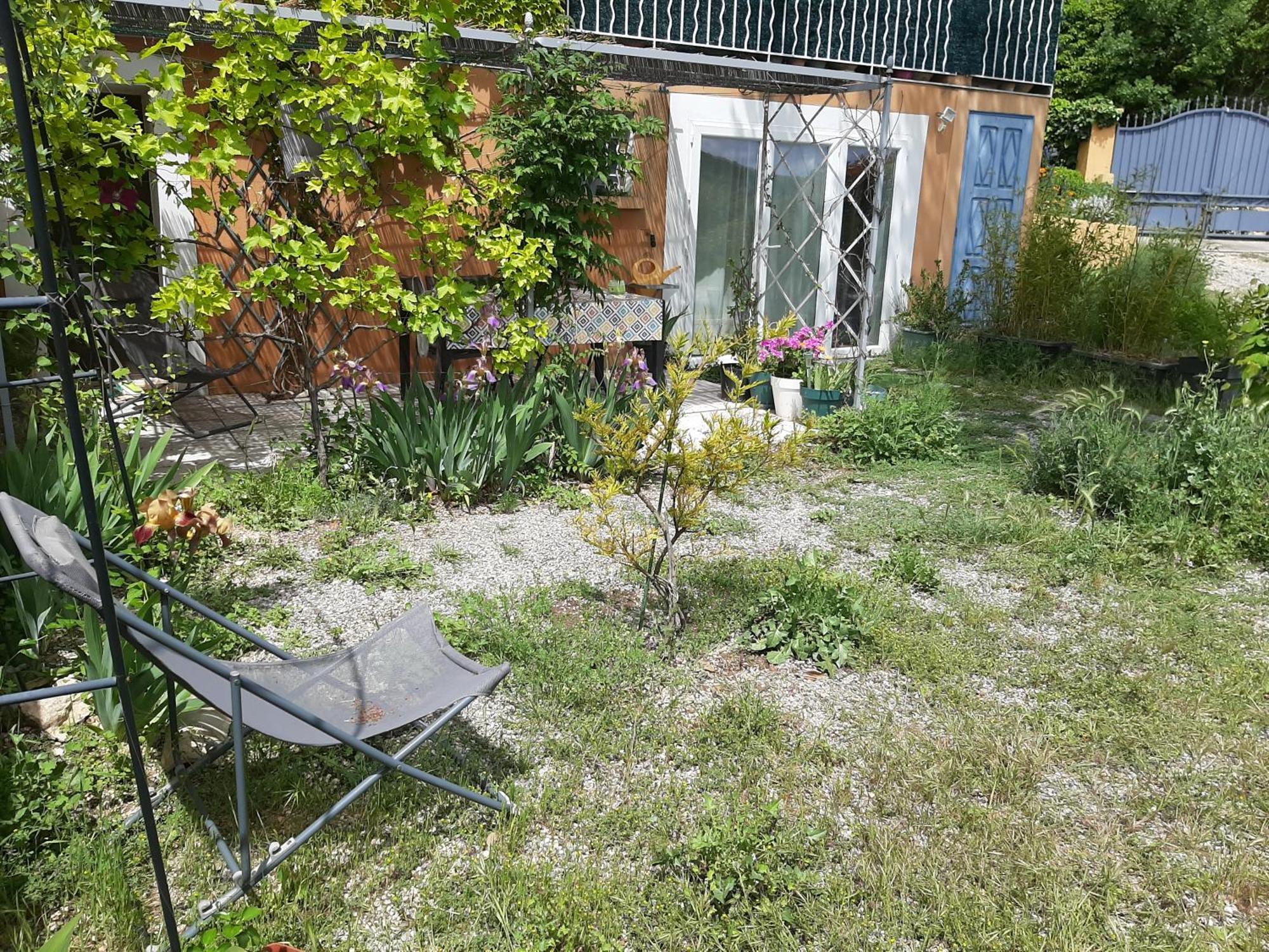 Апартаменты T.Belle Vue Panoramique Au Coeur Du Luberon 40M2 + Pergola . Jardin. P Апт Экстерьер фото