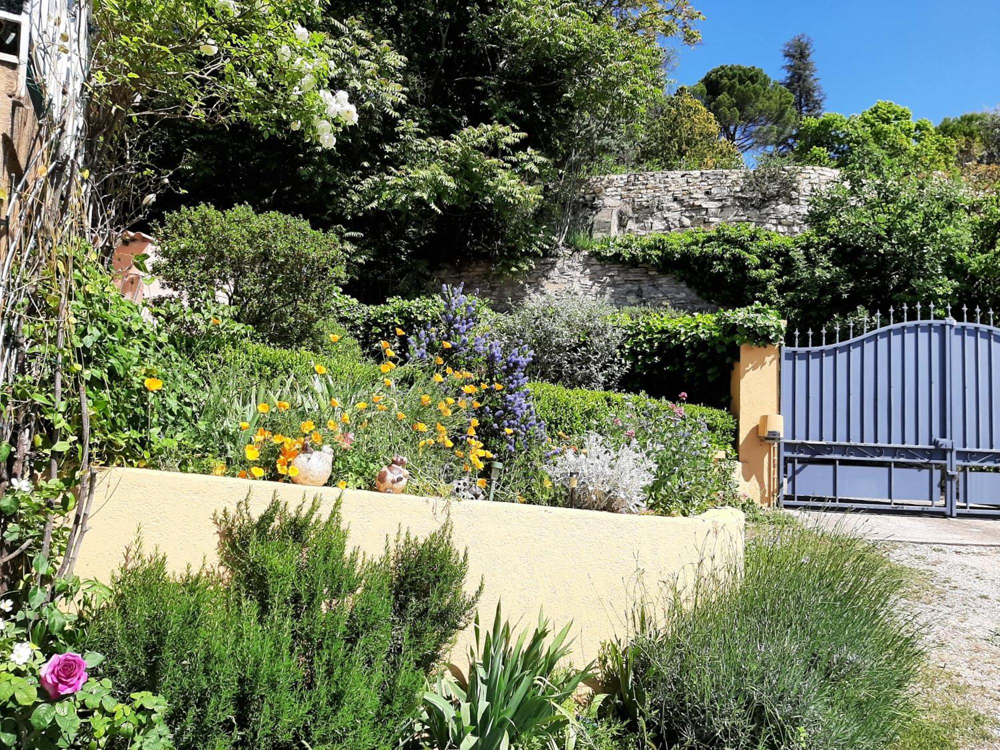 Апартаменты T.Belle Vue Panoramique Au Coeur Du Luberon 40M2 + Pergola . Jardin. P Апт Экстерьер фото